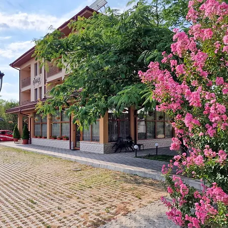 айляк клуб Hotel