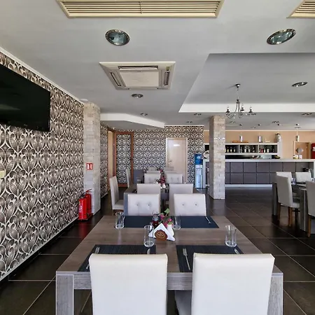 айляк клуб Hotel