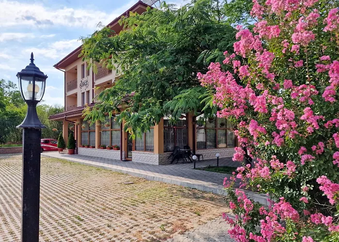 айляк клуб Hotel