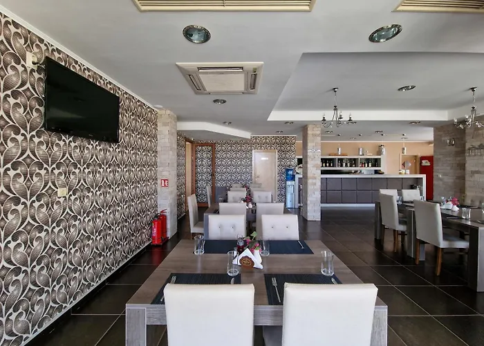 айляк клуб Hotel