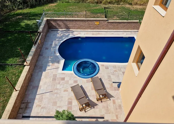 айляк клуб 2*