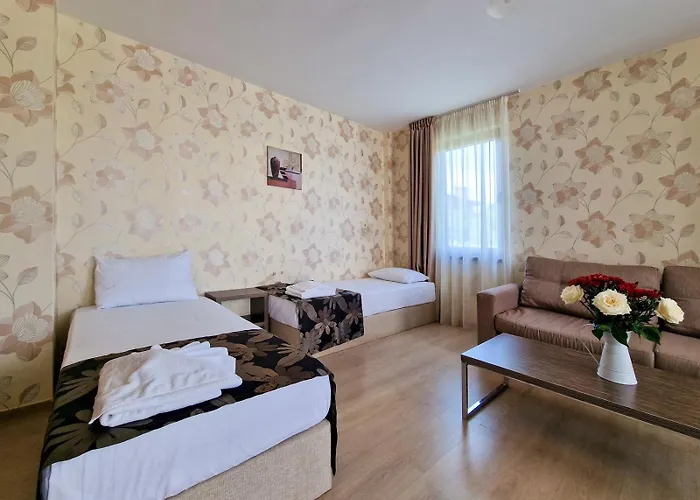 айляк клуб Hotel