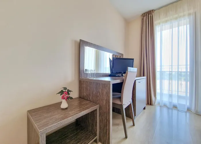 айляк клуб Hotel